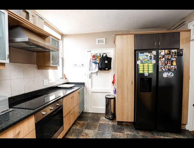 3 BEDROOM APARTMENT FOR SALE IN GLENWOOD